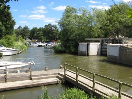 Hampstead Lock, Yalding